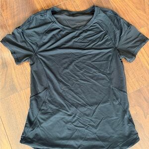 Lululemon Athletica Mesh Short Sleeve Running Top T-Shirt Black size 4